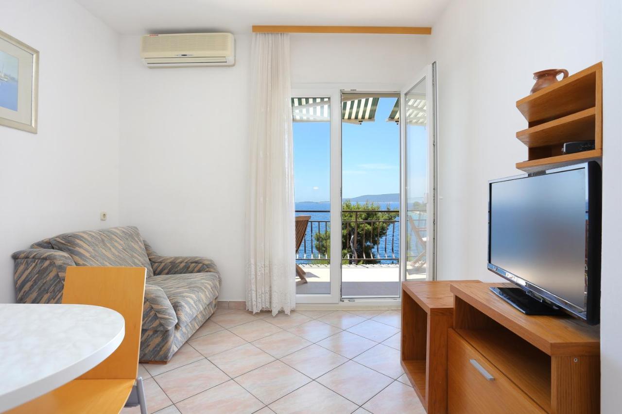Apartments By The Sea Okrug Donji, Ciovo - 16657 Donji Okrug  Bagian luar foto